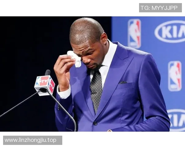 杜兰特赛场爆发小插曲，裁判如何处理？